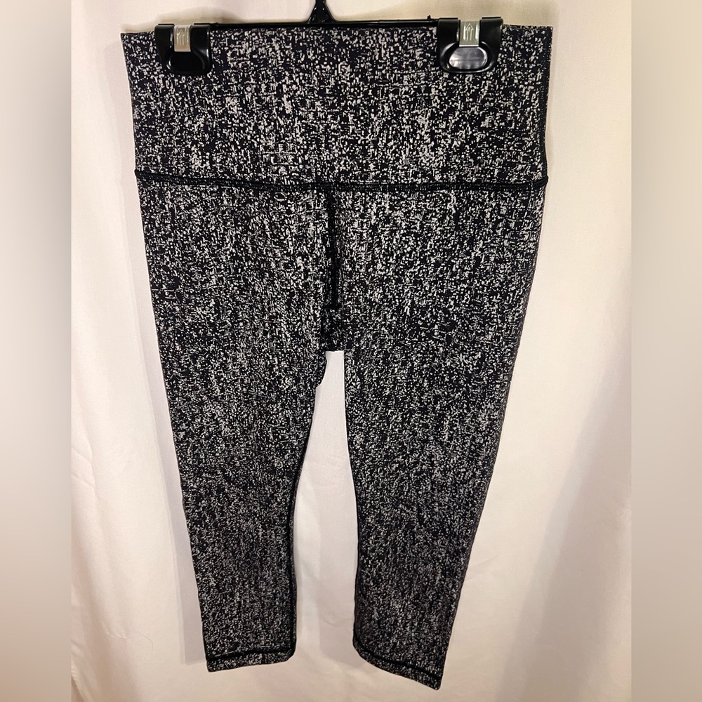 Lululemon Wunder Under Crop High Rise 21” Luon Suited Jacquard Black White